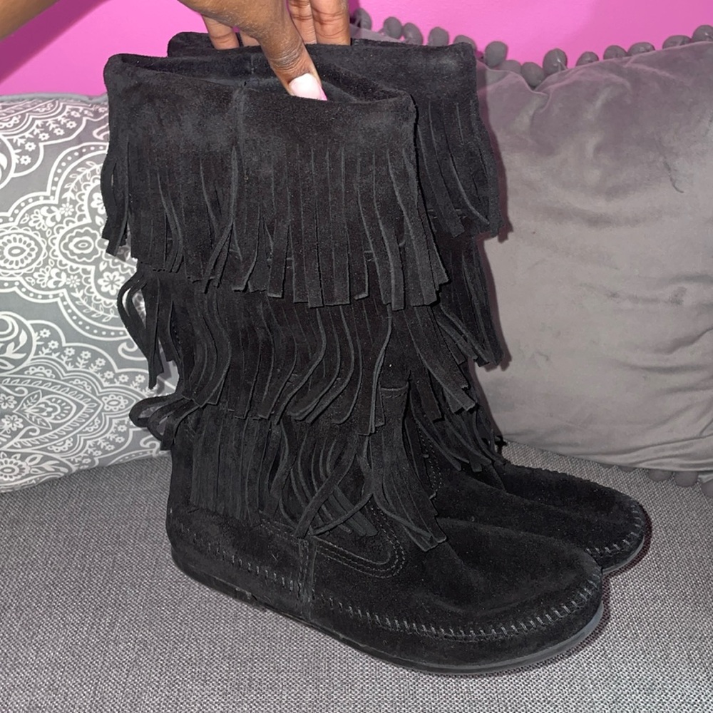 Minnetonka 3 Layer Black Fringe Boot 🖤